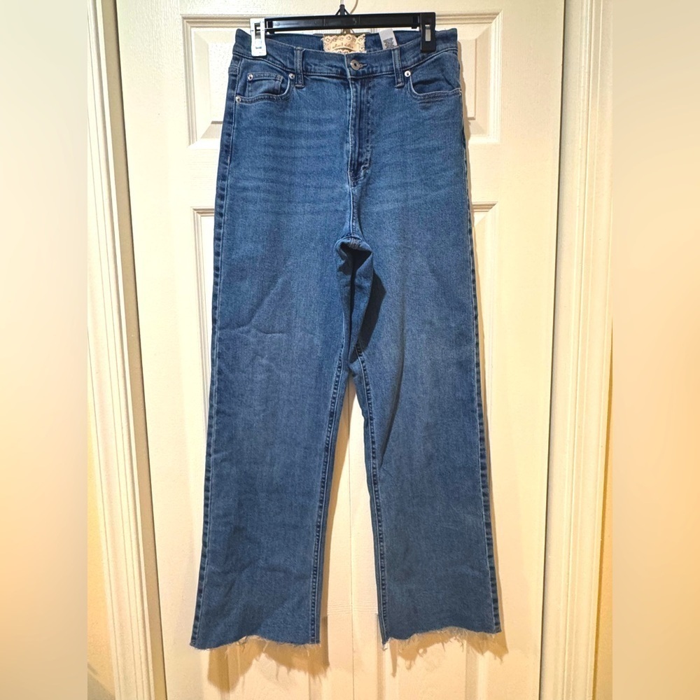 Altar’d State high rise stretch, straight wide leg jeans Raw hem Size 7/28 VGUC